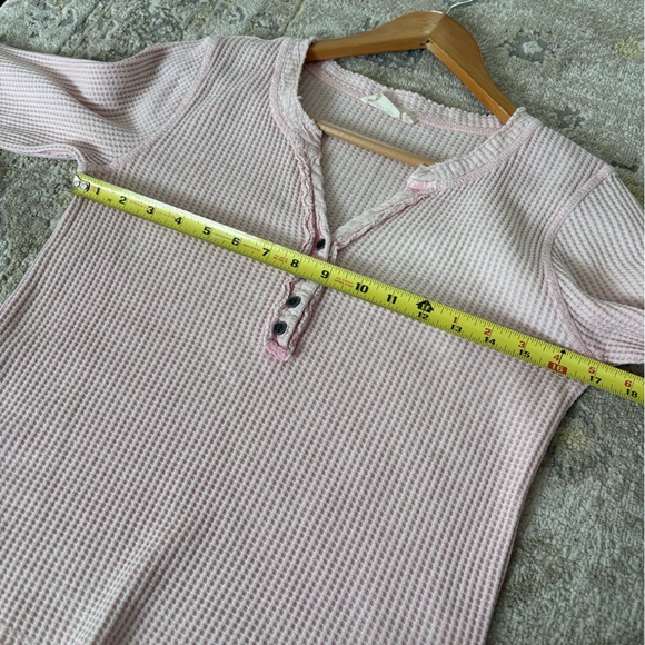 Lucky Brand Pink Waffle Knit Henley Raw Hem - Picture 8 of 10